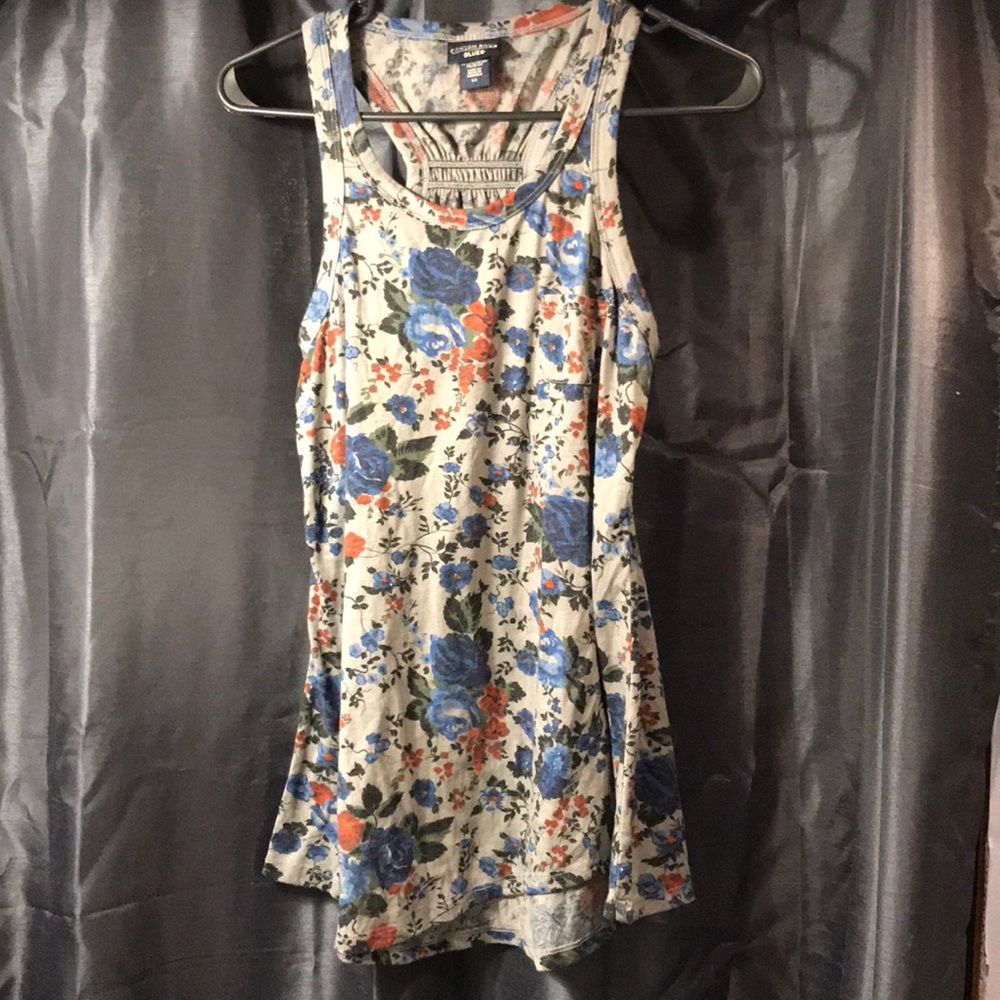Cute floral tank!